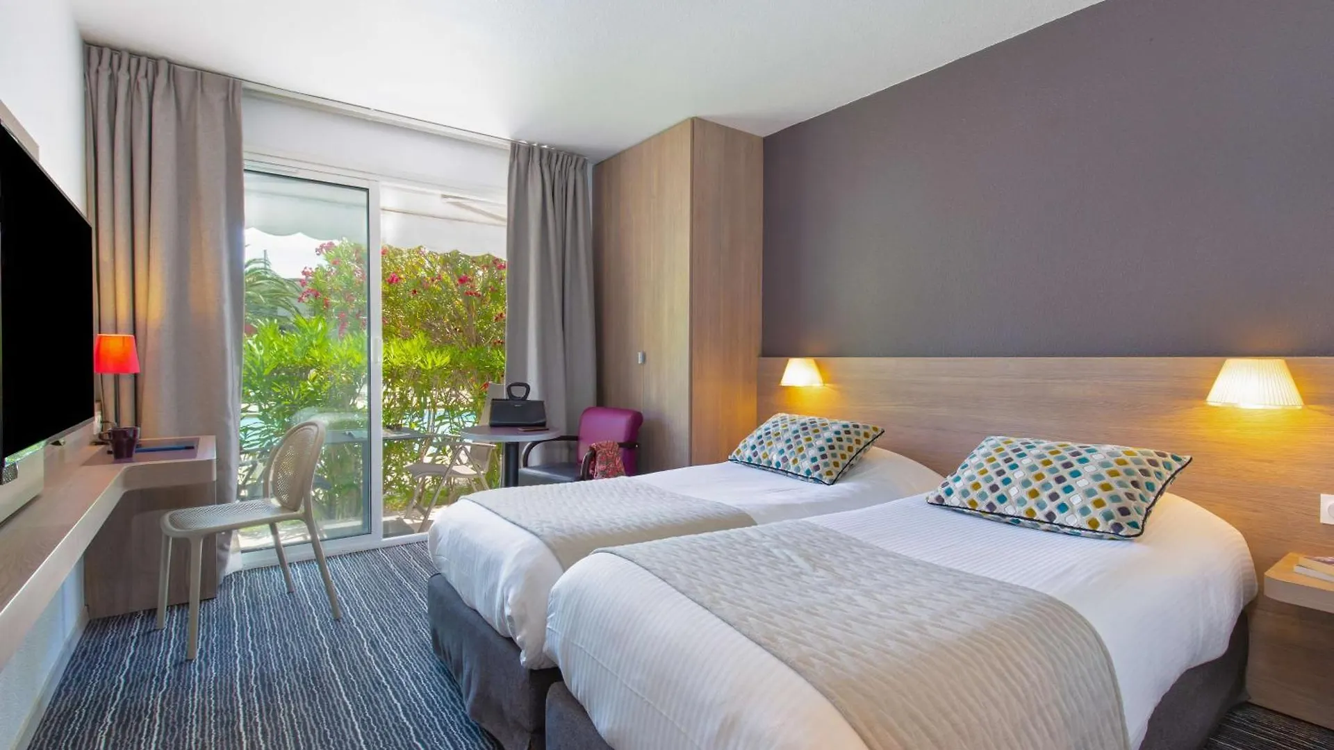 Best Western Plus La Marina Saint-Raphaël 4*,